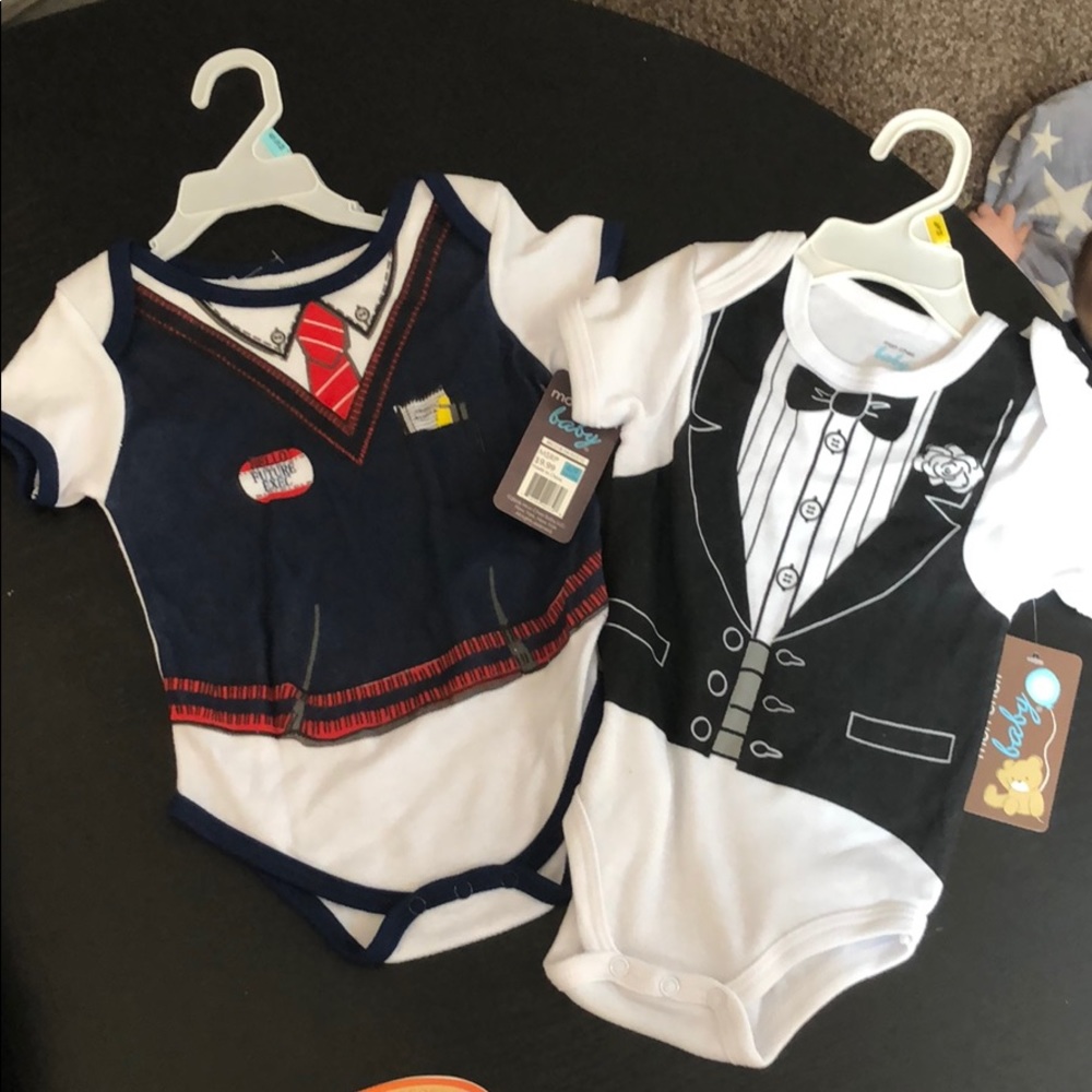 Lot of 2 onsies